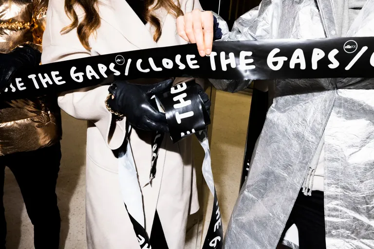 Learn how to invest with ellexx Membership, retirement planning, ETFs for women, savings plans, coaching, knowledge, education, finance, women, money